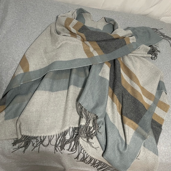 Gray Poncho Wrap Scarf Fringe Cozy Color Block Grandma - Picture 2 of 9